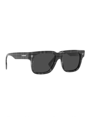 Luce sofisticado con los Lentes Solares Burberry para Hombre: elegancia, protección UV y máxima comodidad en cada ocasión.