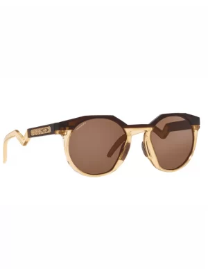 Eleva tu estilo y protege tus ojos con los lentes solares Oakley para hombre. Disfruta de diseño innovador, comodidad y protección UV en cualquier ocasión.