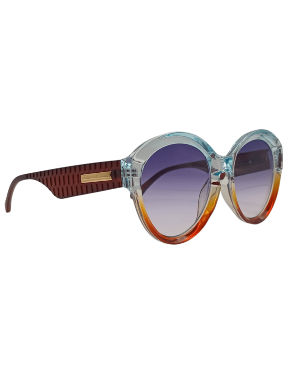WEBP "Prisma de LOB: Lentes solares para mujer con diseño moderno y protección UV para un estilo impecable y seguro."