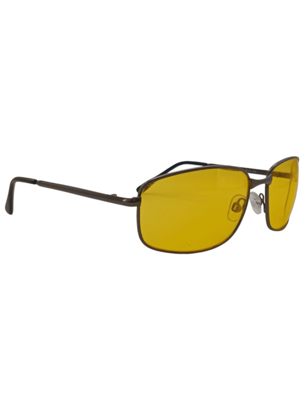 Añade un toque de distinción a tu look con los Lentes Solares Glow de LOB: calidad, comodidad y estilo para cada ocasión.