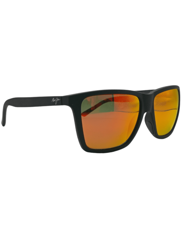 Destaca tu estilo con los Lentes Solares Fire de LOB: elegancia, calidad y comodidad para cualquier ocasión.