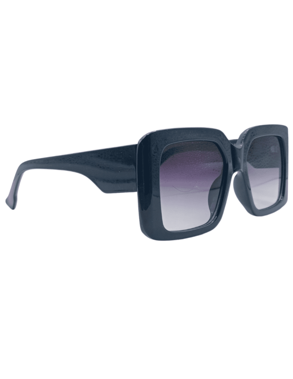 "Lentes Solares LOB para mujer: elegancia, confort y estilo en cada mirada."